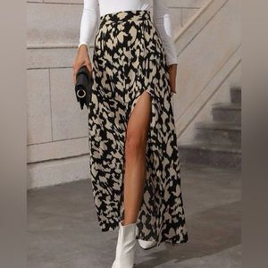 SHEIN LUNE Allover Print Split Thigh Skirt